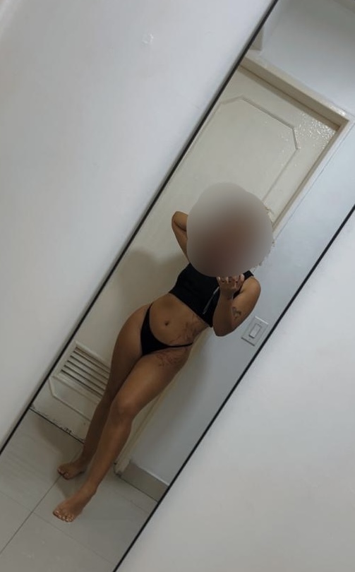 Zaira pequeña de culito redondo pocos días en Coruña