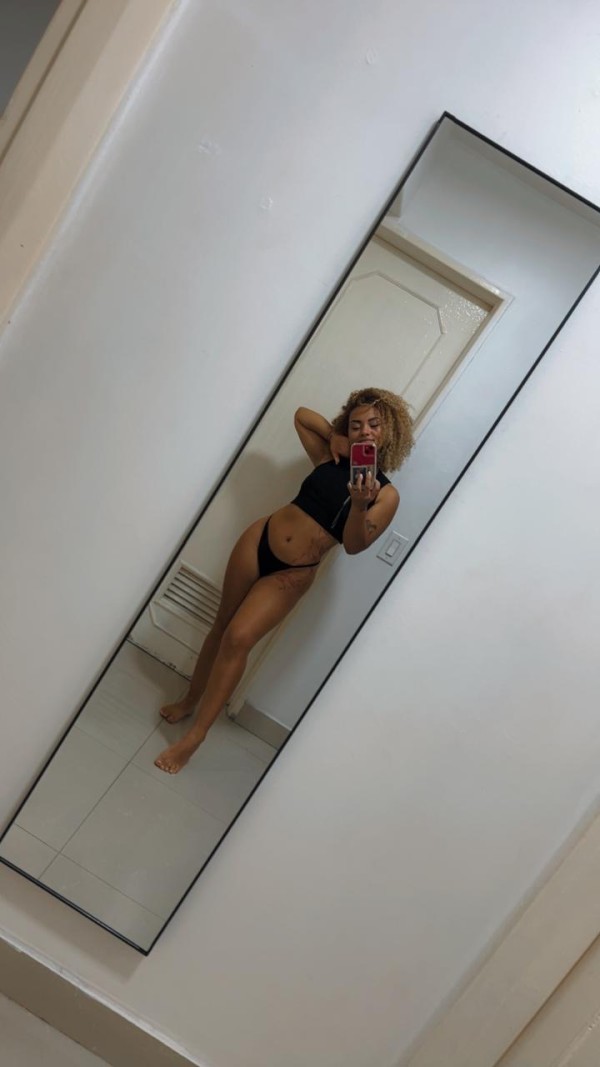 Zaira pequeña de culito redondo pocos días en Coruña