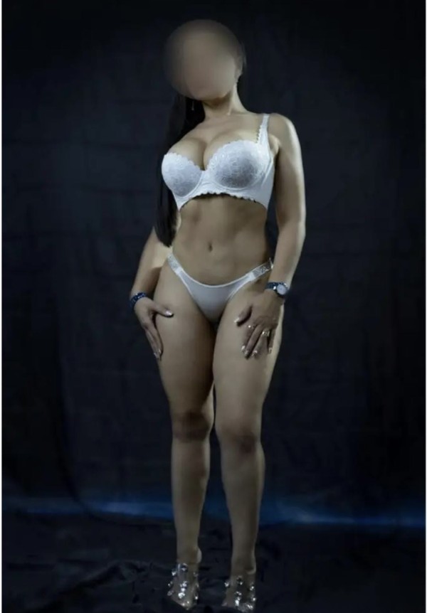 MORENA MORBOSA Y MAMONA GRIEGO CORNUDO