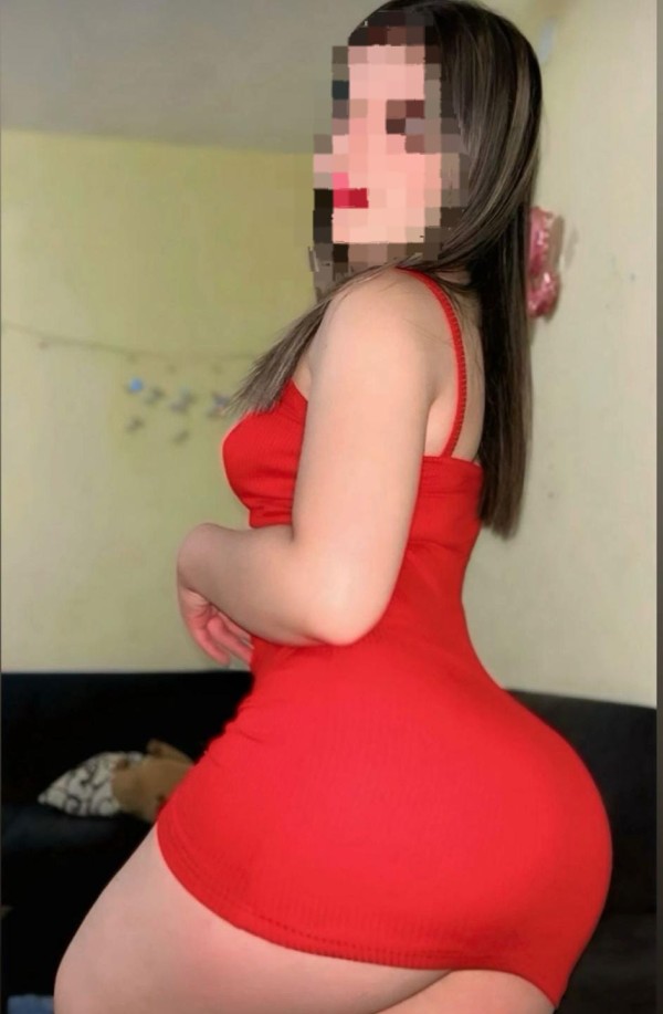 Soy Isabella la reina de Fuengirola muy comlaciente una diosa latina