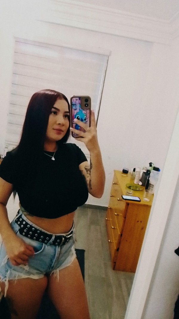 TETONA TRAVIESA Y CALIENTE  21 AÑOS