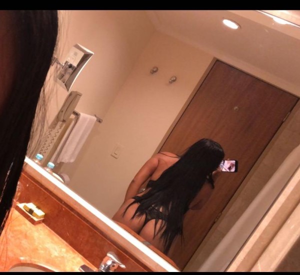 HERMOSA Y ENCANTADORA COLOMBIANA