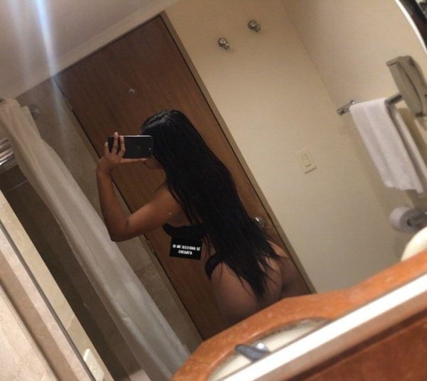 HERMOSA Y ENCANTADORA COLOMBIANA