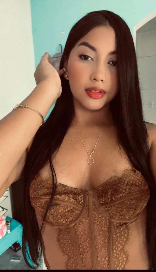 HERMOSA Y ENCANTADORA COLOMBIANA