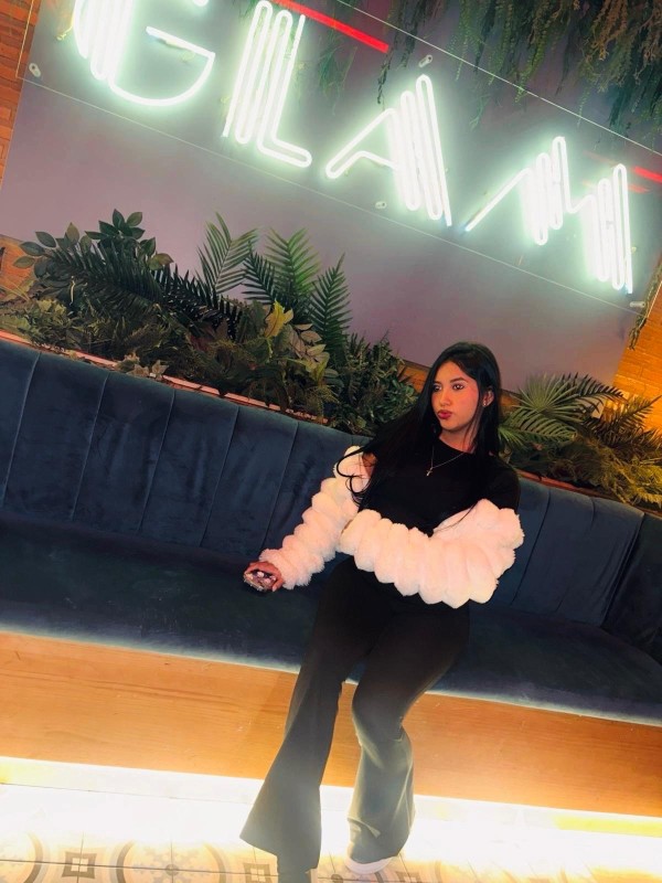 HERMOSA Y ENCANTADORA COLOMBIANA