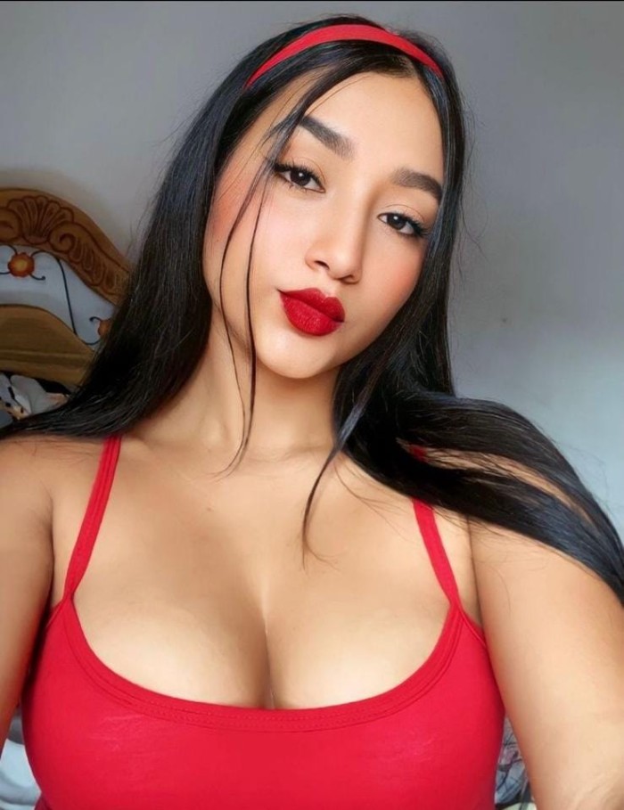 Colombiana muy jovencita y cachonda