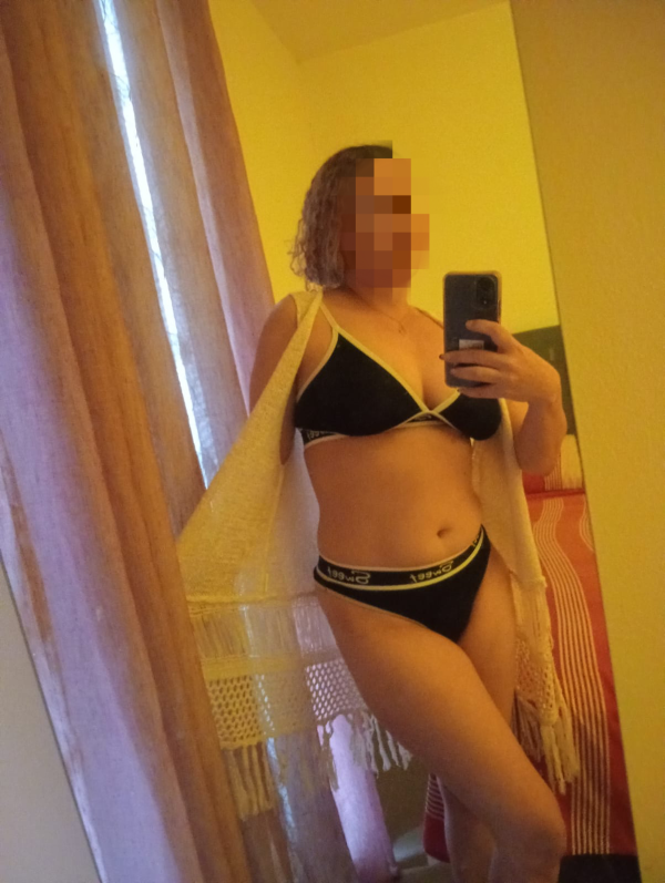 NOVEDAD TANIA ARDIENTE BESOS DIVERTIDA