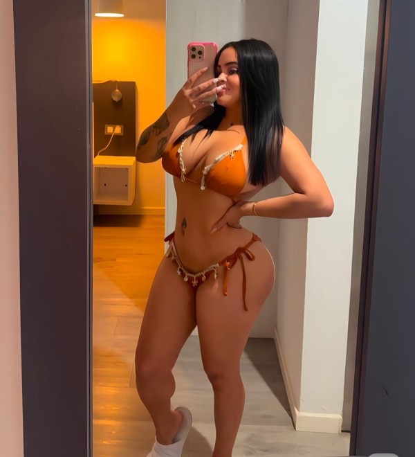 EN VECINDARIO BELLA FIESTERA LATINA NOVEDAD RECIEN LLEGADA