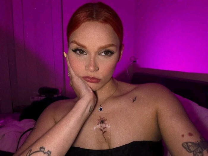 Valentina pelirroja bisexua fogoza novedad sevilla