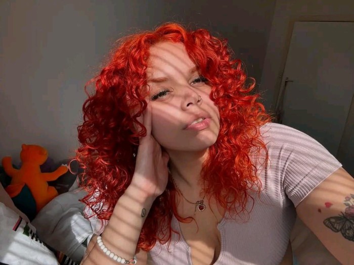 Valentina pelirroja bisexua fogoza novedad sevilla