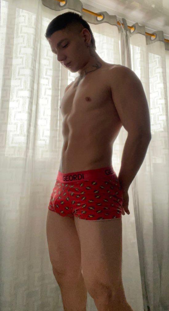 SEXY ATRACTIVO FOGOSO FIESTERO LLENO DE LUJURIA PARA TI TE ANIMAS NOVEDAD