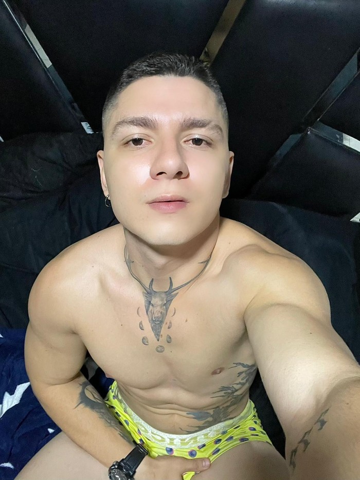 SEXY ATRACTIVO FOGOSO FIESTERO LLENO DE LUJURIA PARA TI TE ANIMAS NOVEDAD