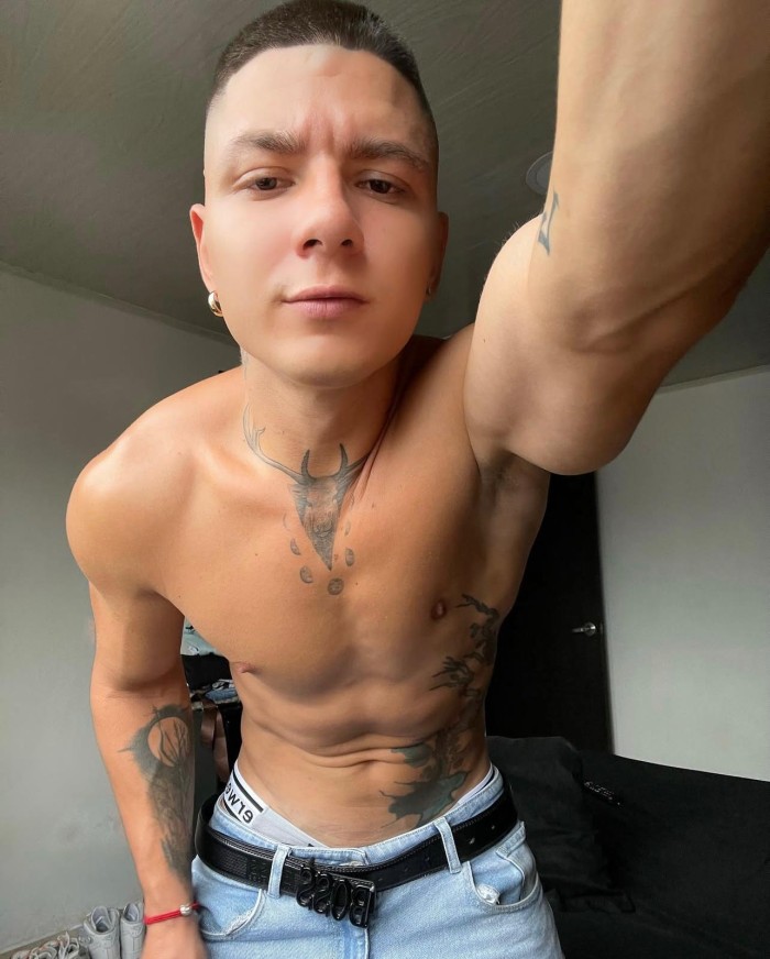 SEXY ATRACTIVO FOGOSO FIESTERO LLENO DE LUJURIA PARA TI TE ANIMAS NOVEDAD