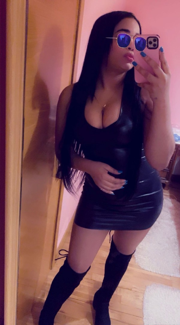 NOVEDAD CHICA GUAPA QUE LE GUSTA EL FRANCÉS