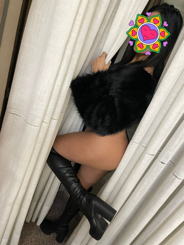 Chica latina en Sevilla