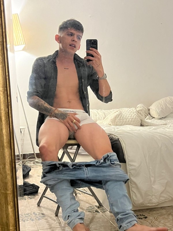 JOVEN MASCULINO Y DOTADO PARA QUE DISFRUTEMOS