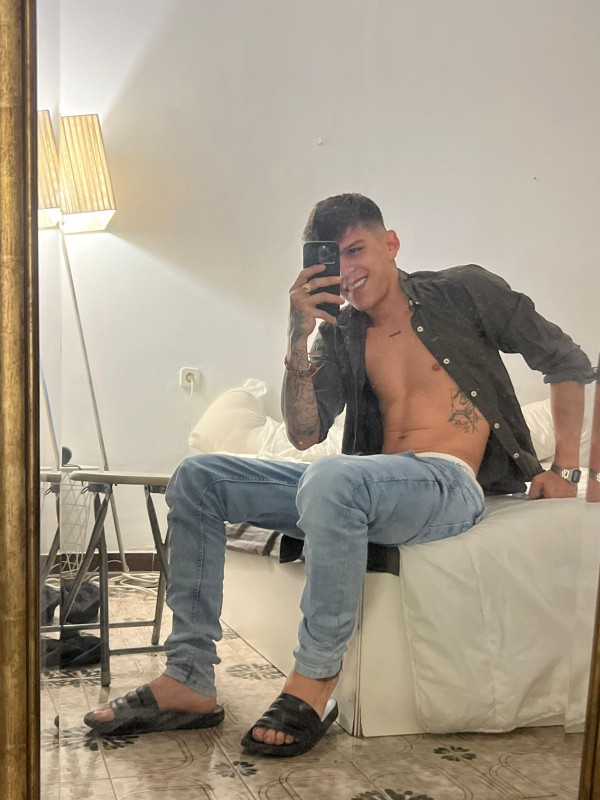 JOVEN MASCULINO Y DOTADO PARA QUE DISFRUTEMOS