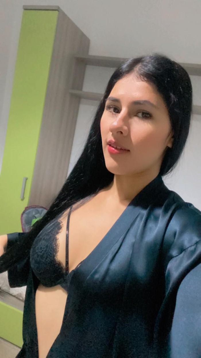 ARDIENTE Y TOTALMENTE IMPLICADA, 614812890