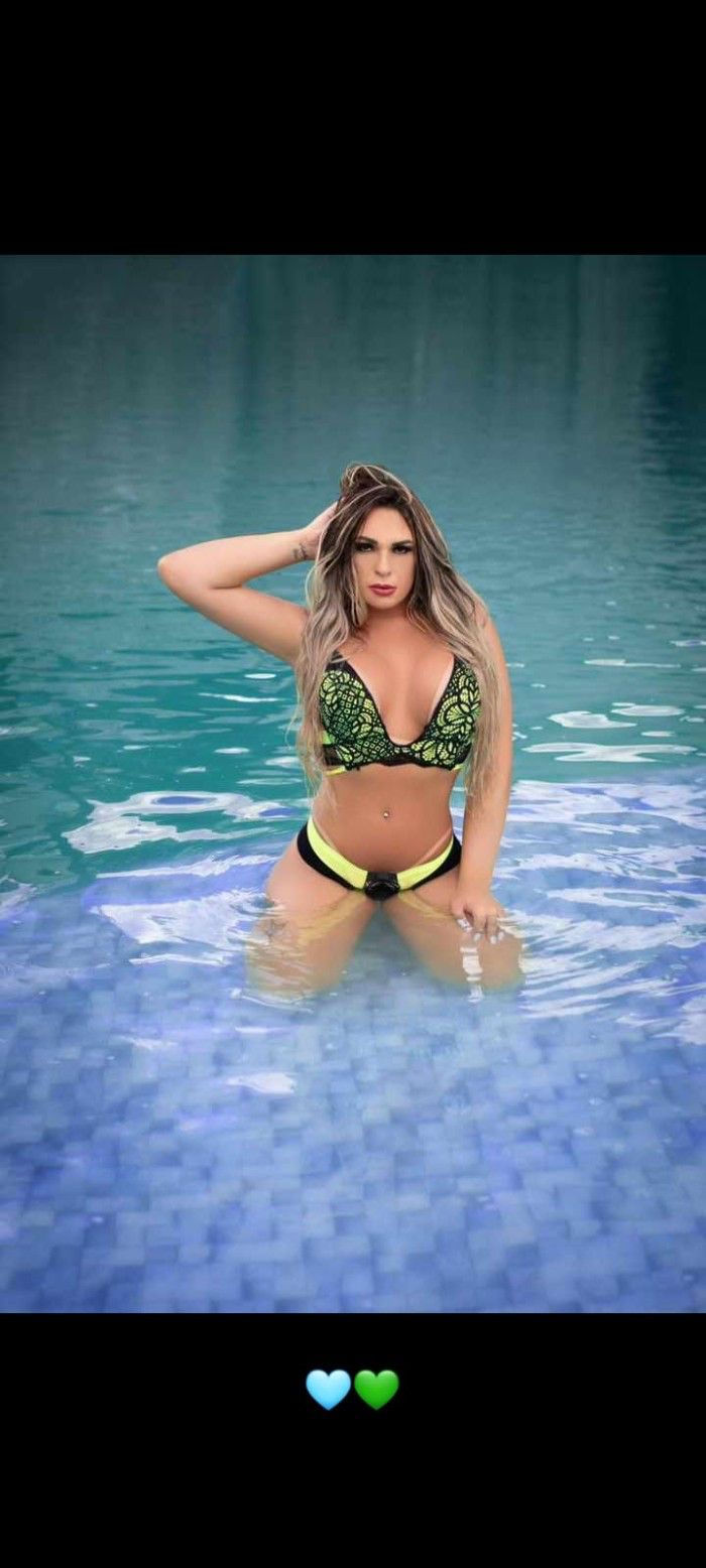 TRANS femenina viciosa mamadas apeló hasta el fina