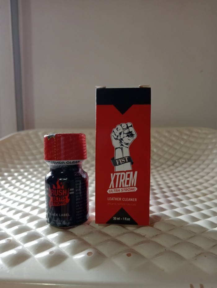 TRANS femenina Mamada apeló y lluvia dorada