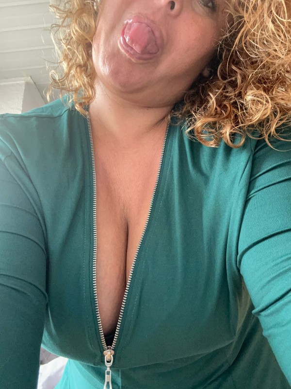 SANDRA ESPAÑOLA CURVY VOLUPTUOSA PECHOS XL SÚPER ATRACTIVA