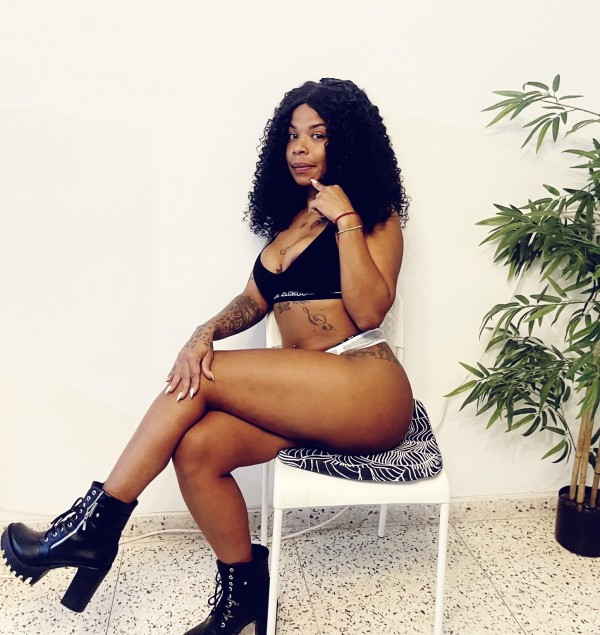 BOMBA CON GANAS DE SeXO una ninfomana