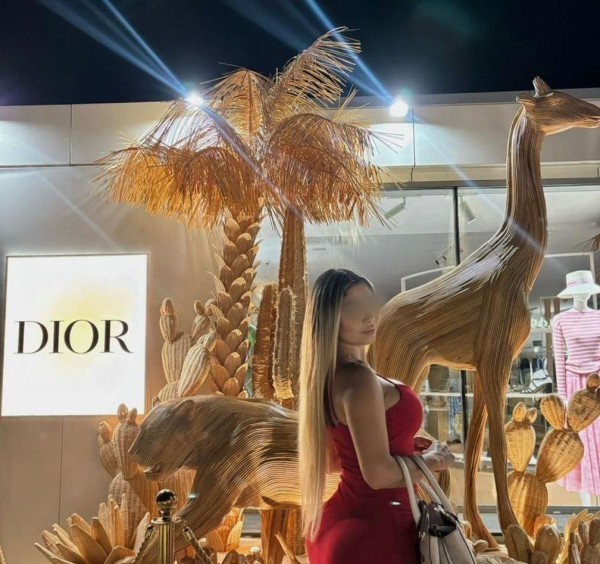 RICA RUBIA VEN Y AZÓTAME