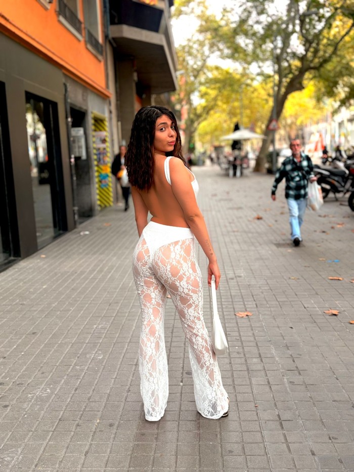 Teen colombiana muy curiosa en el sexo