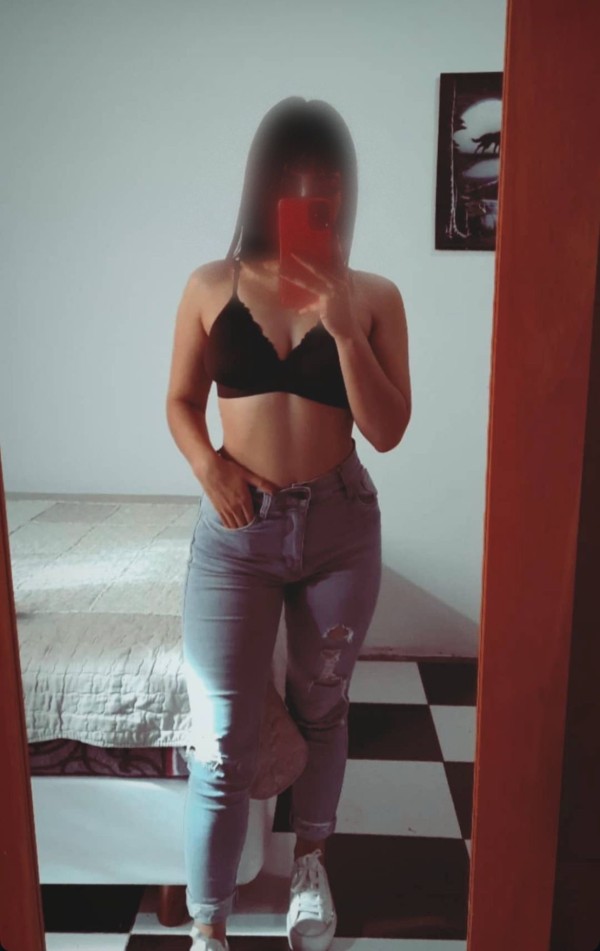 Monse recién llegada con ganas de sexo