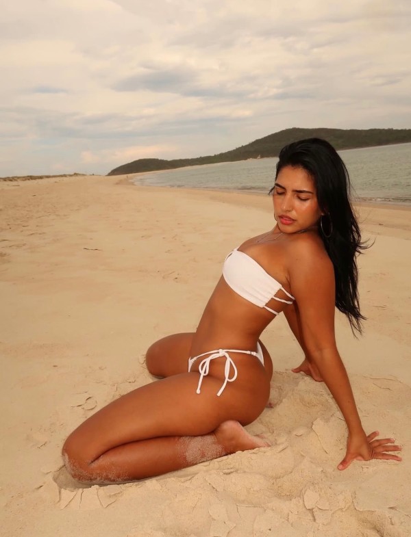 Caliente princesa juguetona y fiestera