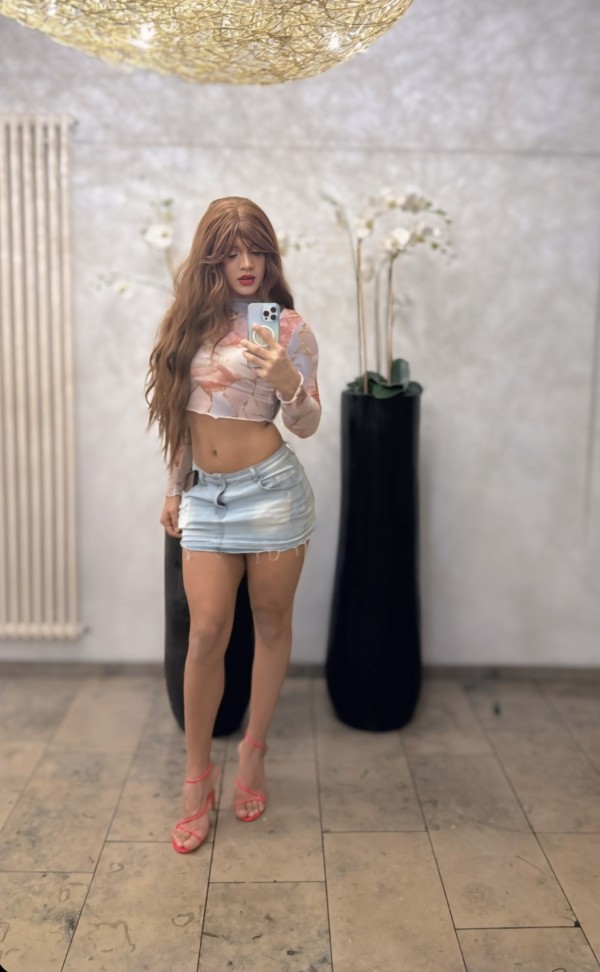 Morena fiestera dotada