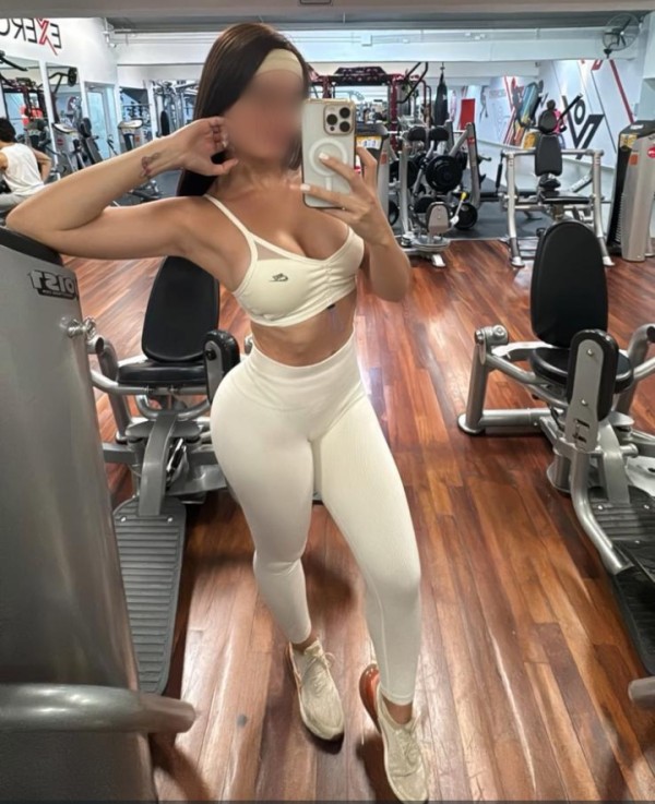 BELLA MORENA POR VILAGARCÍA