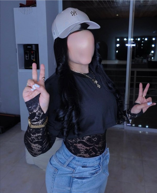 SOFIA EN UTRERA (SEVILLA) UNA MUJER HECHA DESEO