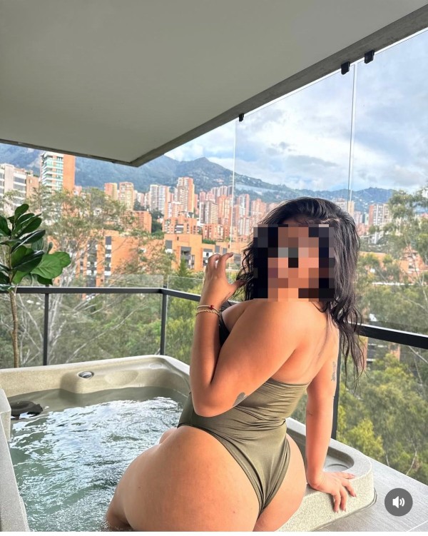 SOFIA EN UTRERA (SEVILLA) UNA MUJER HECHA DESEO