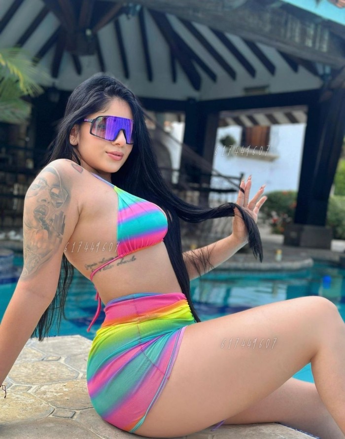 JOVENCITA UNIVERSITARIA HERMOSA Y FIESTERA