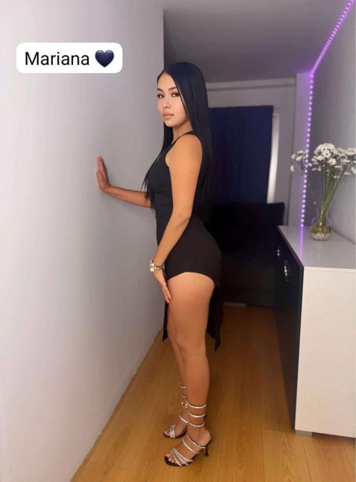 Morena sexy y muy implicada en (vía Julia)