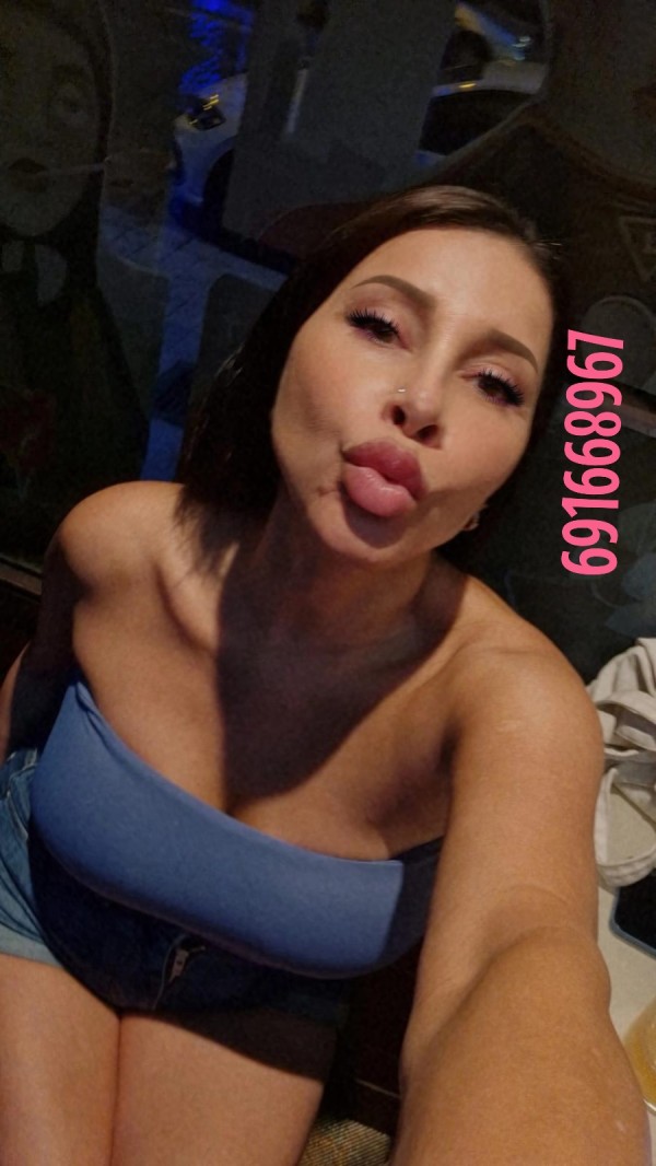 SEXY TETONA DELGADITA ESPERANDDOTE llamame o mandame un WhatsApp besitos