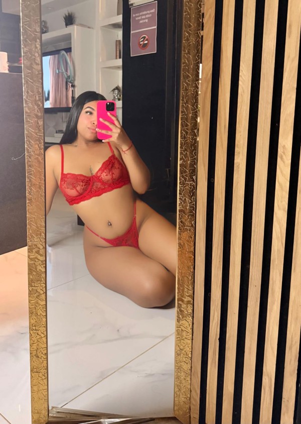 Mis besos son fuego intenso, me llamo Ambar gandia ,salidas 24 horas