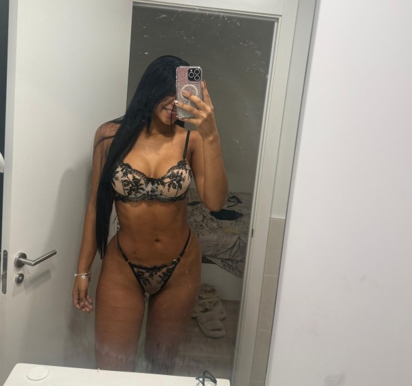 Camila | Modelo Venezolana de Alto Voltaje