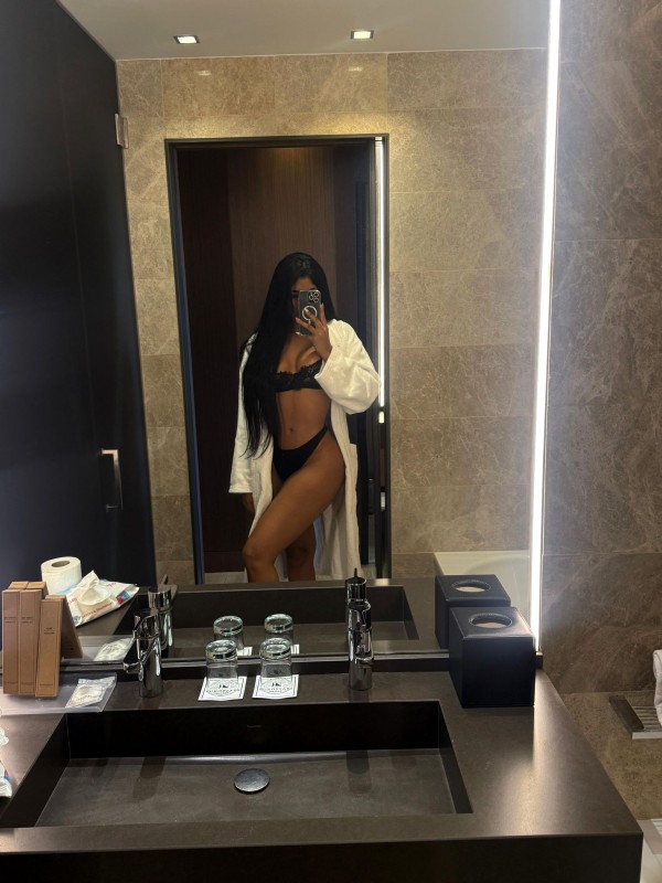Camila | Modelo Venezolana de Alto Voltaje