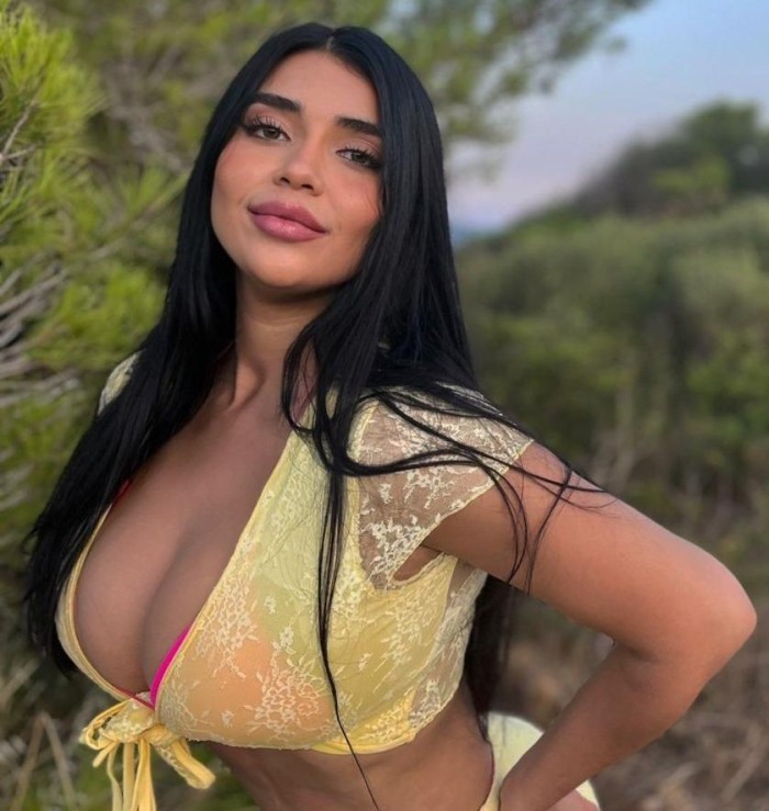 GINA COLOMBIANA  COMPLETA ESCORT DE 24 AÑOS