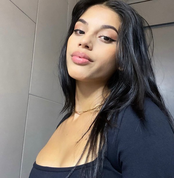 MEGAN 23 años, SUMÉRGETE EN UN PLACER PROFUNDO…