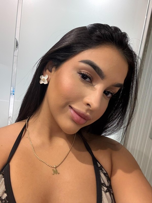 HERMOSA LATINA NUEVA POR PUERTO