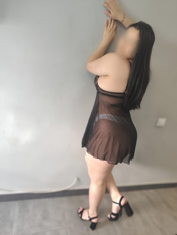 UNA BOMBA EXPLOSIVA MUY IMPLICADA COMPLACIENTE FIESTERA 24 hs