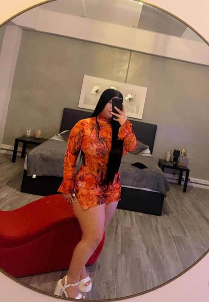 toda una bella latina muy juguetona…