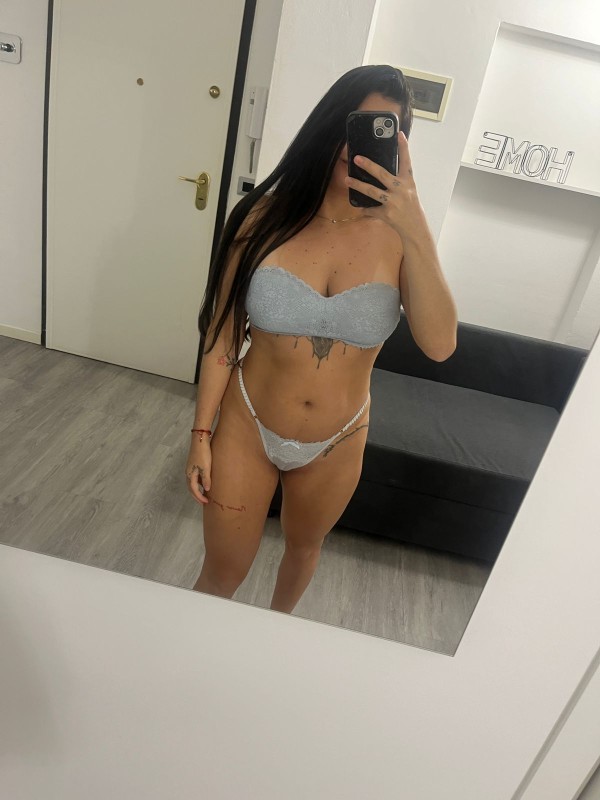 Chicas , en Barakaldo .A 742078819