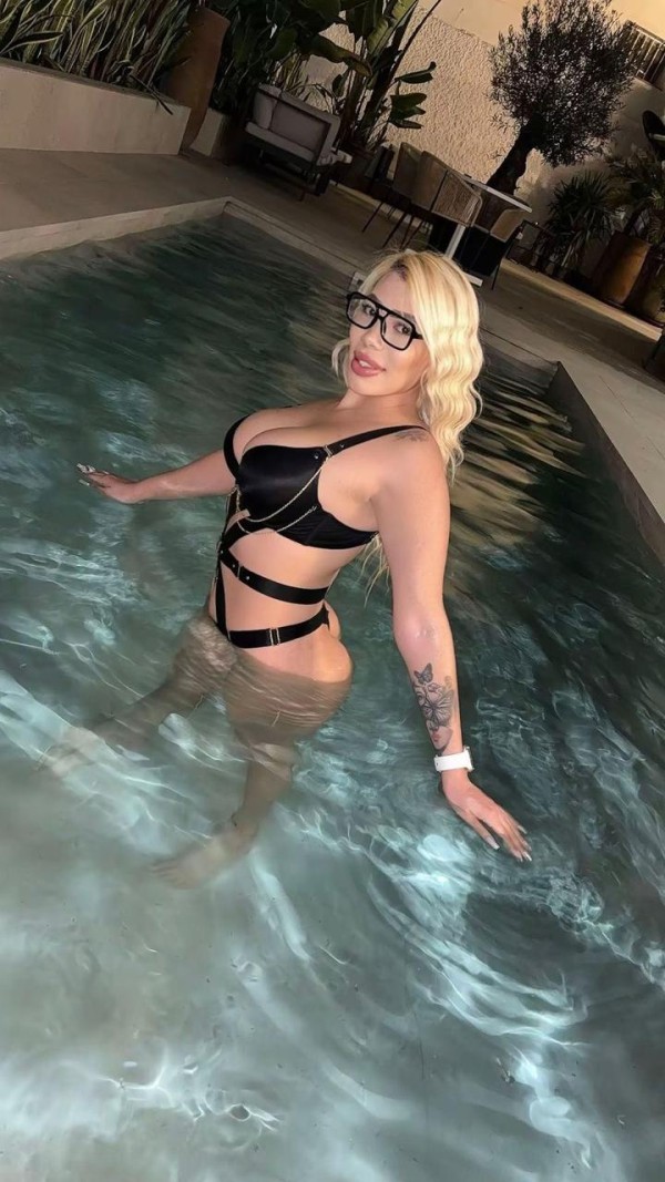 Chicas , en Barakaldo .A 742078819