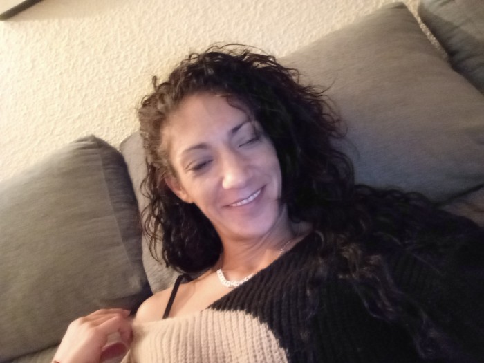 Morenita fiestera indep Pinoso y vídeollamada