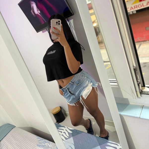 JOVENCITA VICIOSA LLENA DE MORBO Y ADICTA AL SEXO