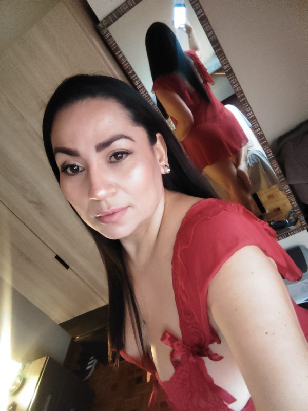 NOVEDAD LA COLOMBIANA CUERPO CALIENTE TE ESPERA EN SANTIAGO